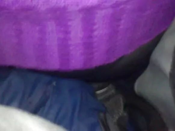 Ponografia ya mkundu iliyoguswa katika njia ya chini ya ardhi na watu 2 usiowajua.