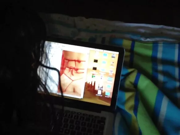 Kituruki mkundu katika video ya nyumbani kizi odnazhki sikilen seirederken sikiliyor amateur.
