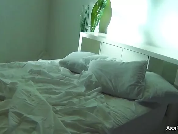 Asa Akira akiwa nyuma ya pazia la mkundu kwenye uso wa Fayna Vergara.