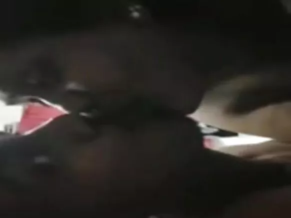 Wanandoa wa Desi mayara shelson mkundu wa tamil walitokwa na machozi kwa sauti kubwa.