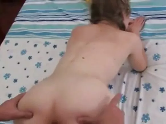 Kijana akilia kutokana na maumivu ya mkundu, Mtaalamu wa Uropa.