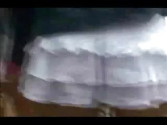 Msichana wa Ujerumani aliye na plagi ya mkundu, ponografia tatu.